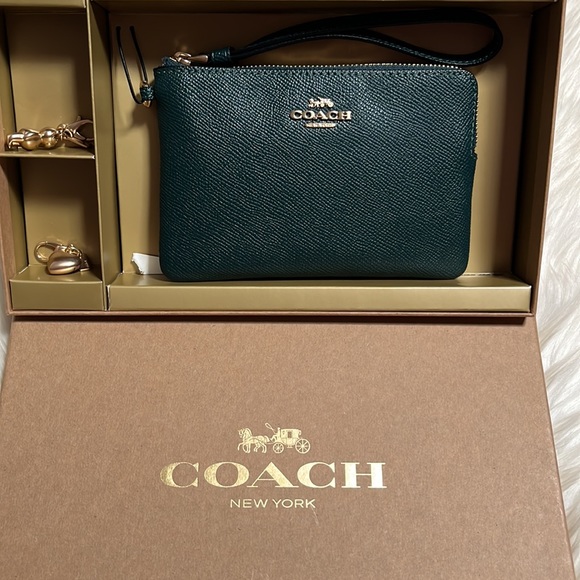 Boxed Corner Zip Wristlet In Signature Leather - Picture 8 of 8